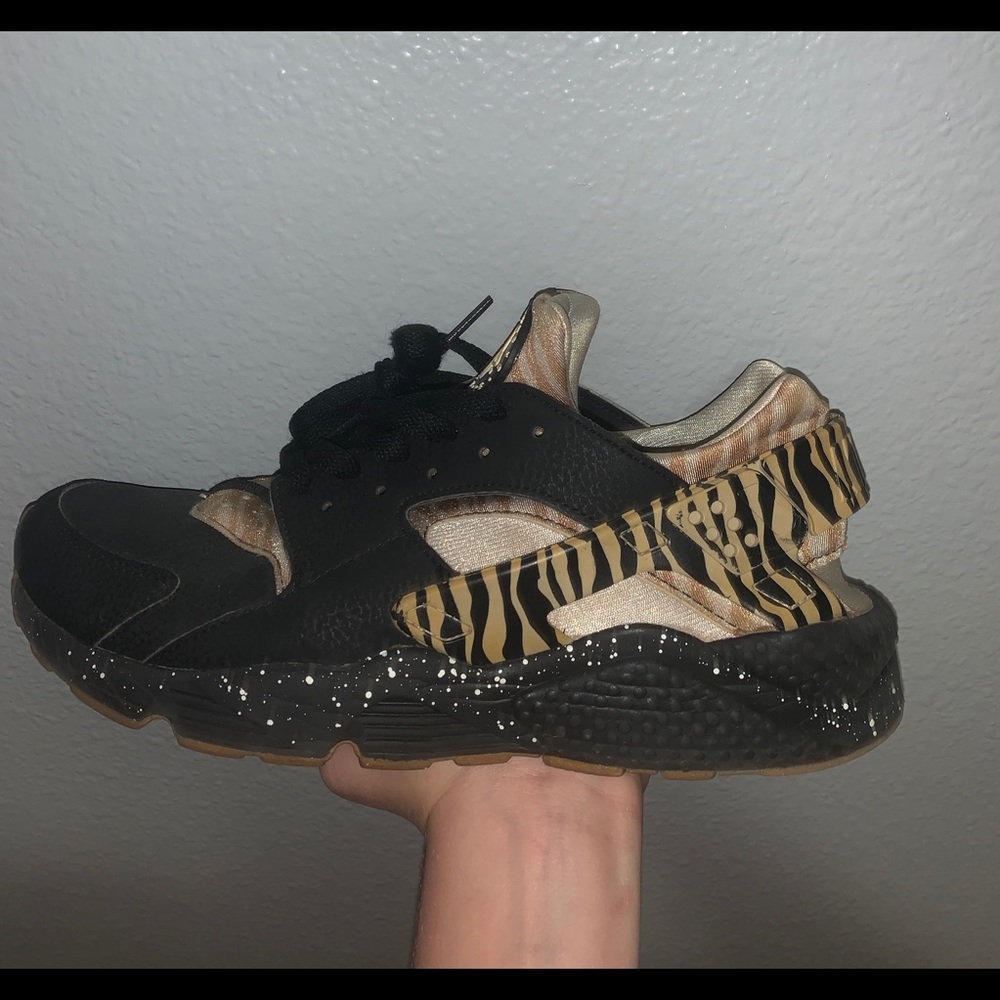 Men’s Nike Air huarache custom size- 10.5